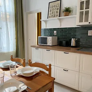 Apartman Large Home In Budapest, Budapest